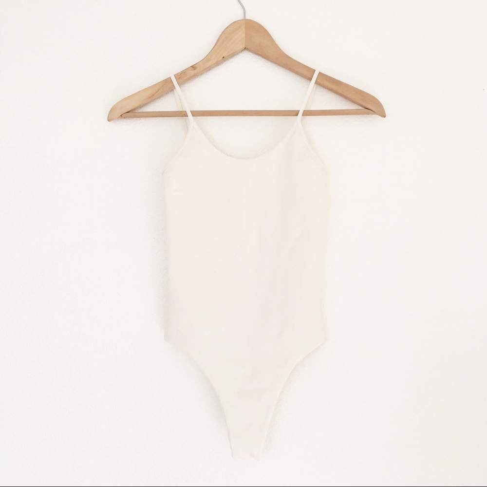 LAST CHANCE Alice + Olivia White Bodysuit
